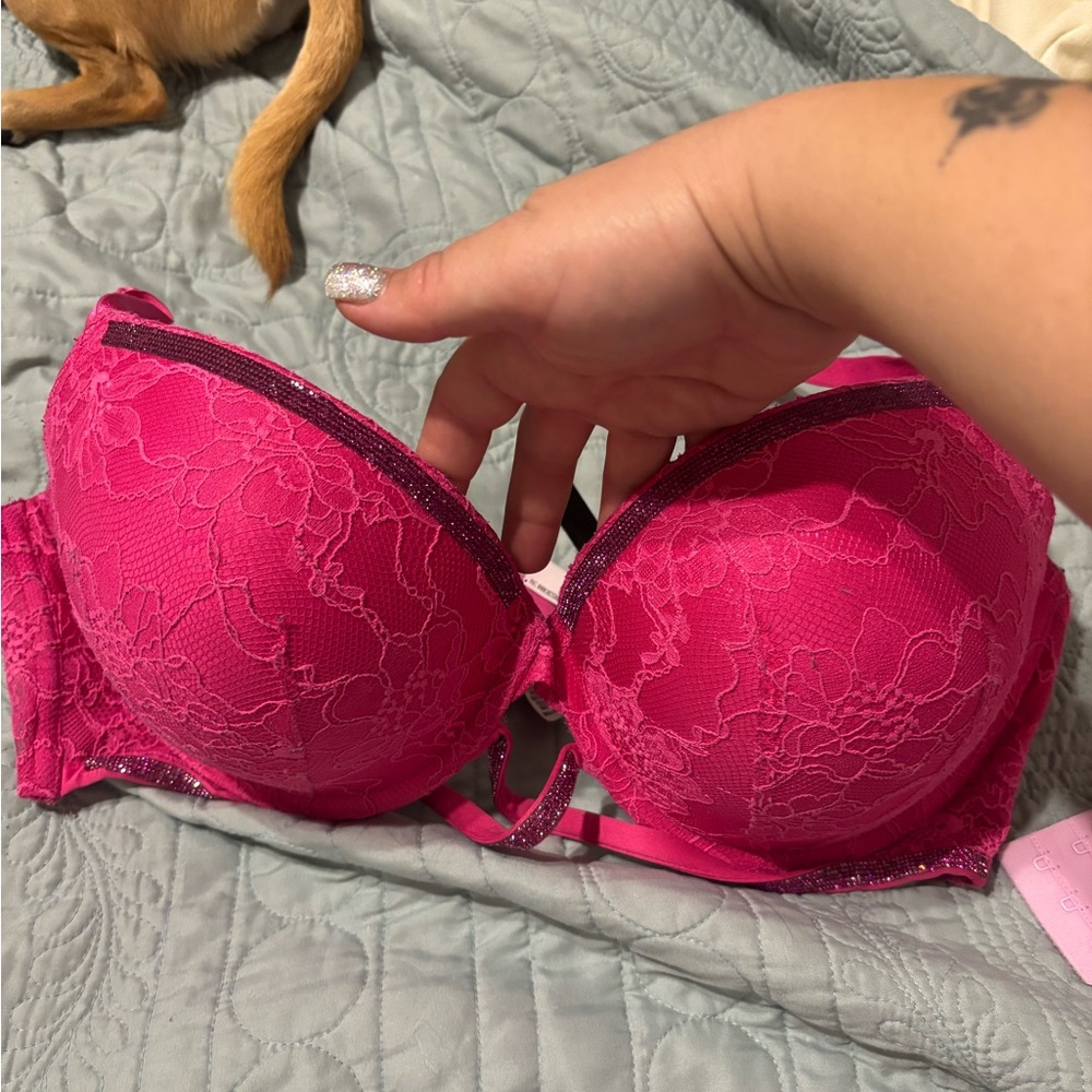 Victoria’s Secret very sexy Pink Lace Push-Up Bra 38DD
